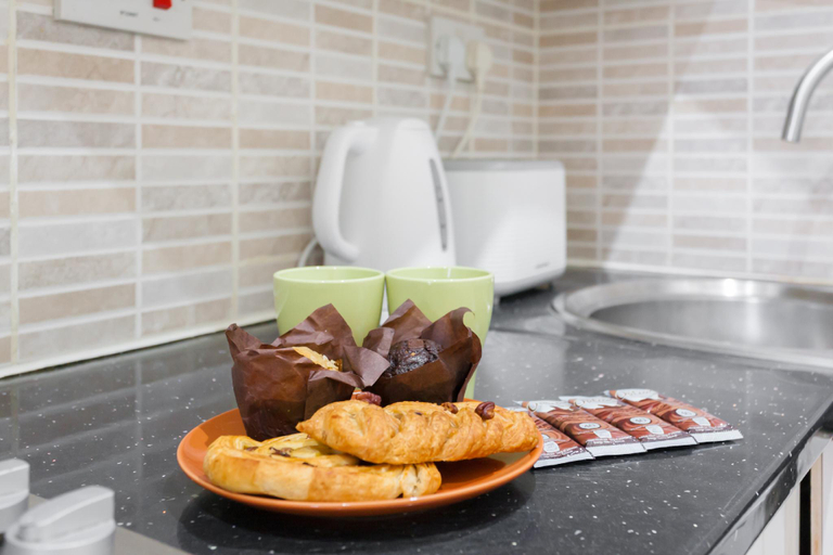 Food & Drinks 4, Euston Modern Apartments, London