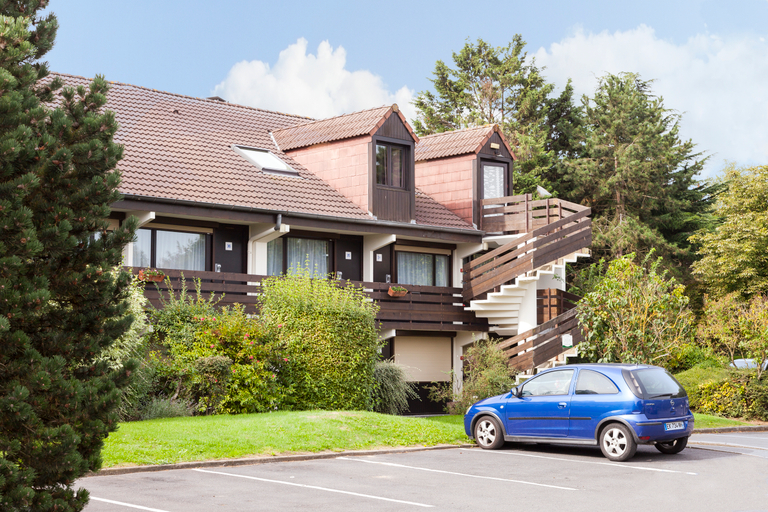 Exterior & Views