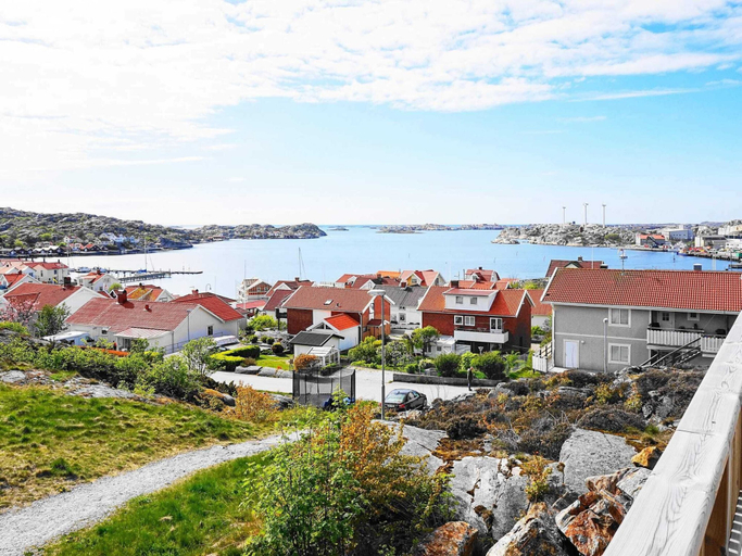 Others 4, 2 Person Holiday Home in Ronnang, Tjörn