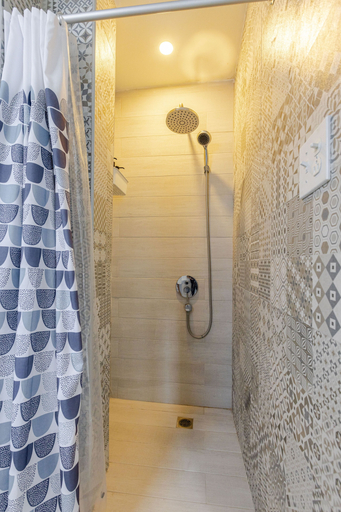 Bathroom 3, City Beach Apartments