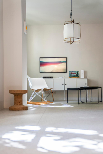 Shared lounge/TV area