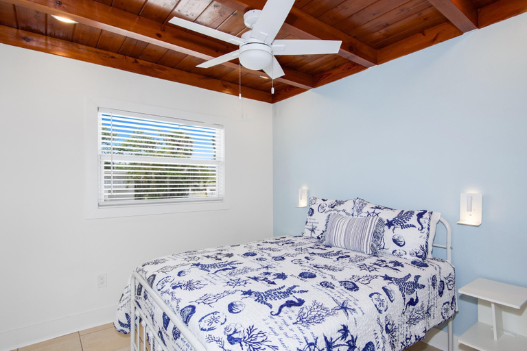 Bedroom, Island Fun, Lee