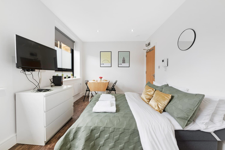 Others 4, Green Lanes Studio by MoreThanStays | First floor, London