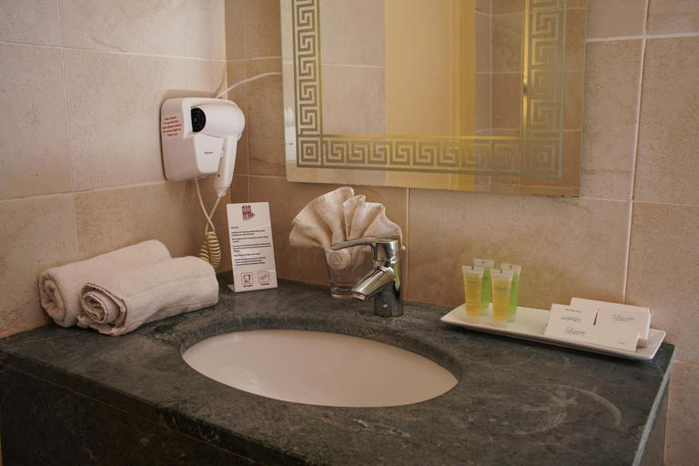 Bathroom 4, Corner View Hotel – Petra, Wadi Musa