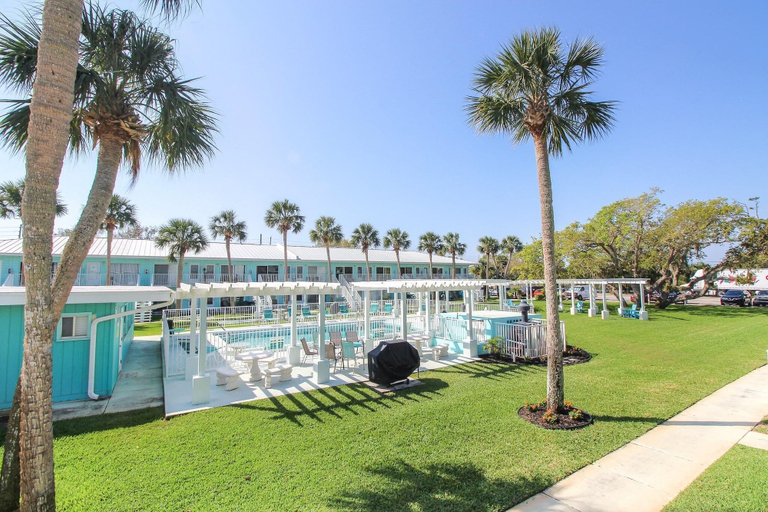 Sport & Beauty 5, Coronado Arms Condominiums B-18, Volusia