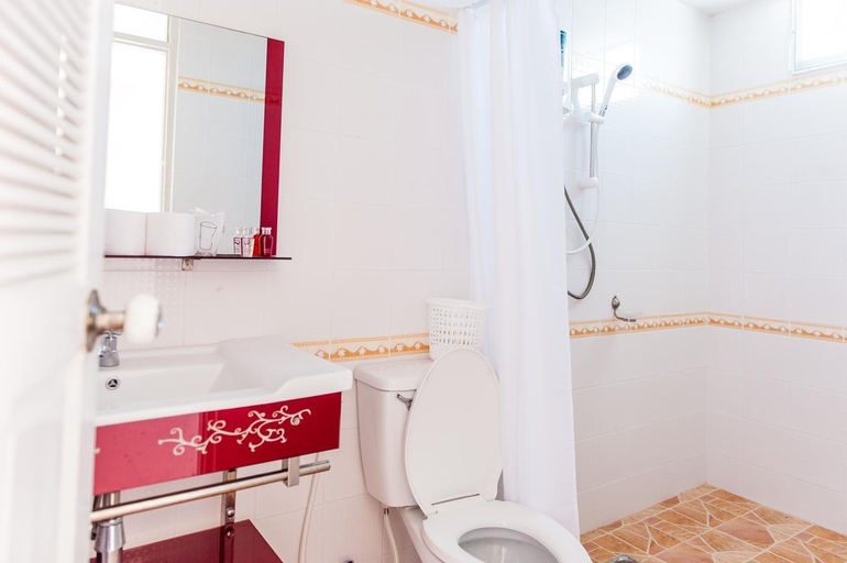 Bathroom 4, Paeporpiang, Muang Rayong