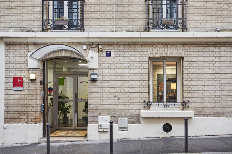 Exterior & Views