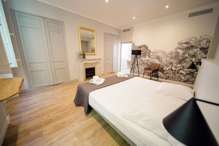 Bedroom 5, UNE HISTOIRE DE FAMILLE, Var