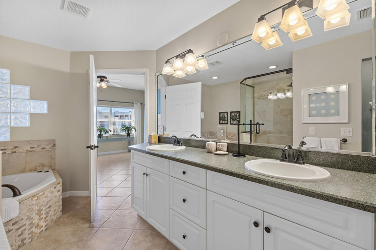 Bathroom 4, Oceanwalk 8-507, Volusia