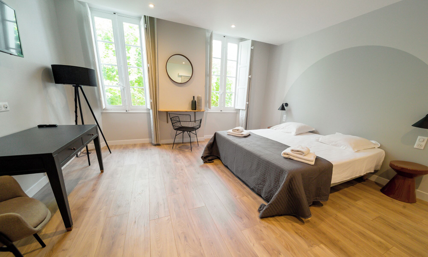 Bedroom 5, UNE HISTOIRE DE FAMILLE, Var