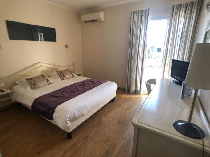 Others 5, Hotel Mediterranee, Var