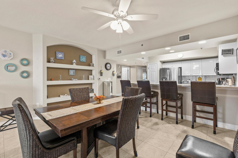 Food & Drinks, Oceanwalk 14-404, Volusia