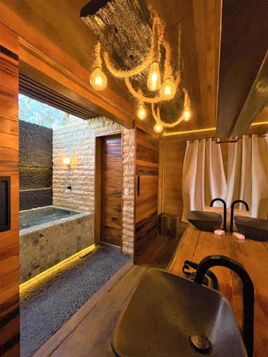 Others 5, Collina Beach, Amontada