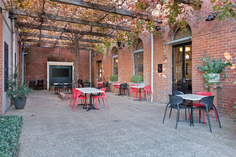 Others 4, Euroa Hotel, Strathbogie