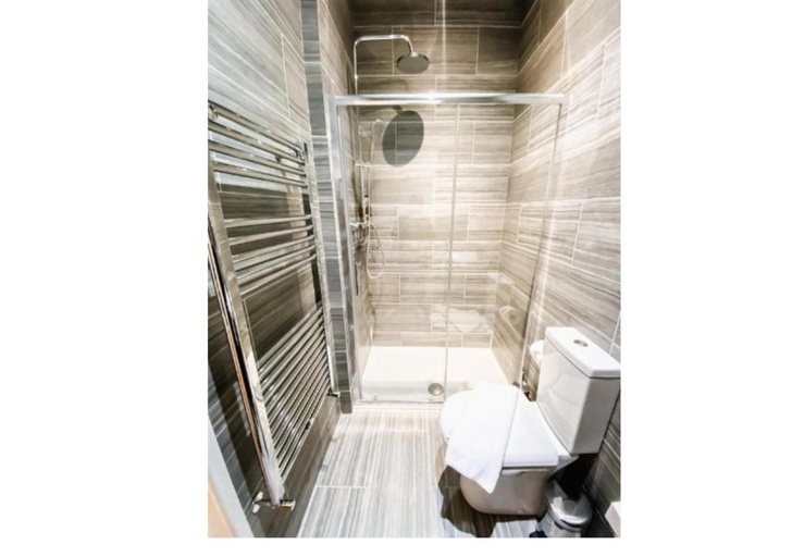 Others 4, Putera Puteri Residence, London