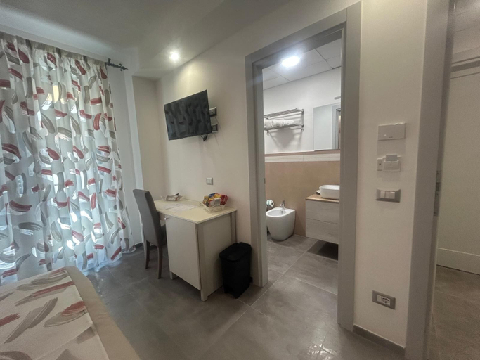 Bathroom 5, Eolia Rooms Lipari, Messina
