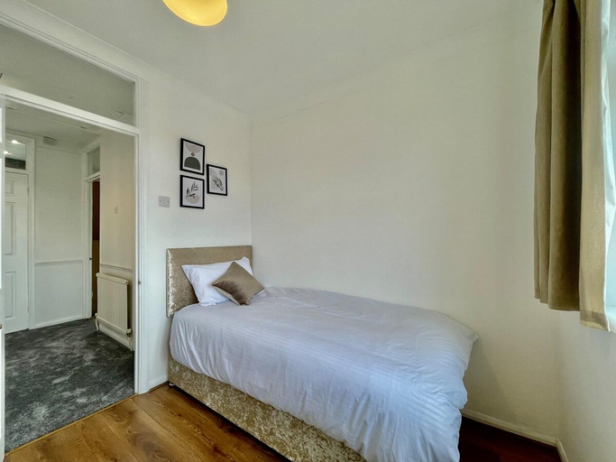 Bedroom 2, Modern 3 Bed Chigwell House (Free Parking), Essex