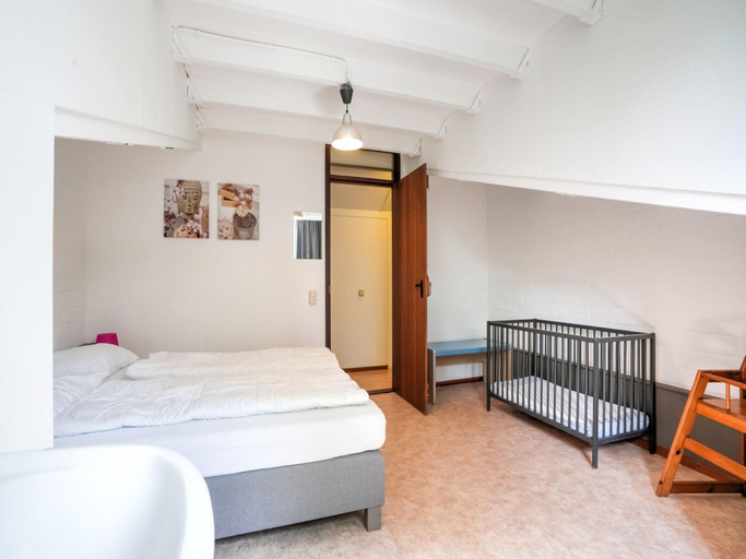 Bedroom 2, Holiday Home in Ulestraten with Forest, Meerssen