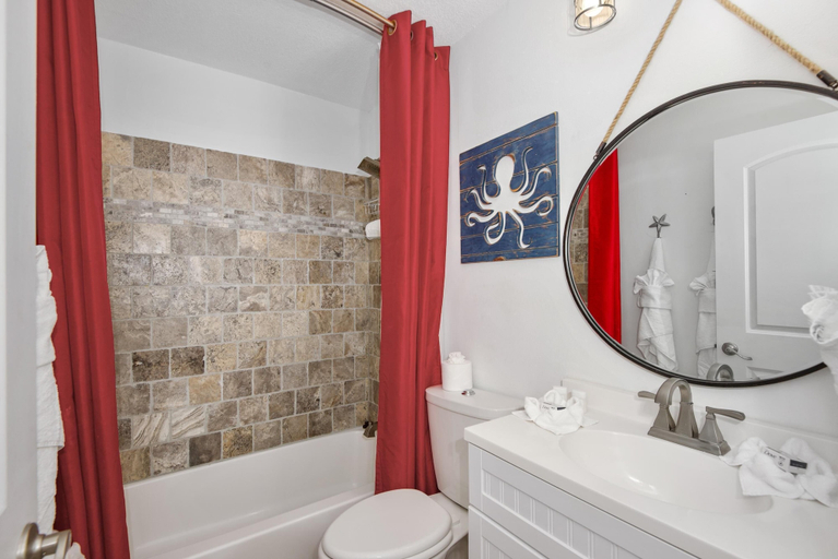 Bathroom 3, Lazy Lobster, Lee