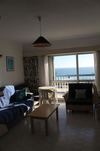 Room 5, Praia Rocha Balcony First Line Beach View Studio, Portimão
