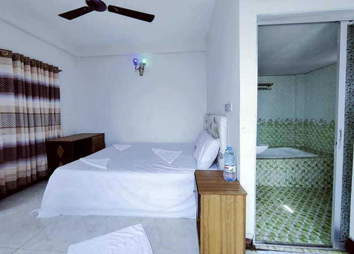 Bedroom, Hotel Royal Beach & Restaurant, Maungtaw