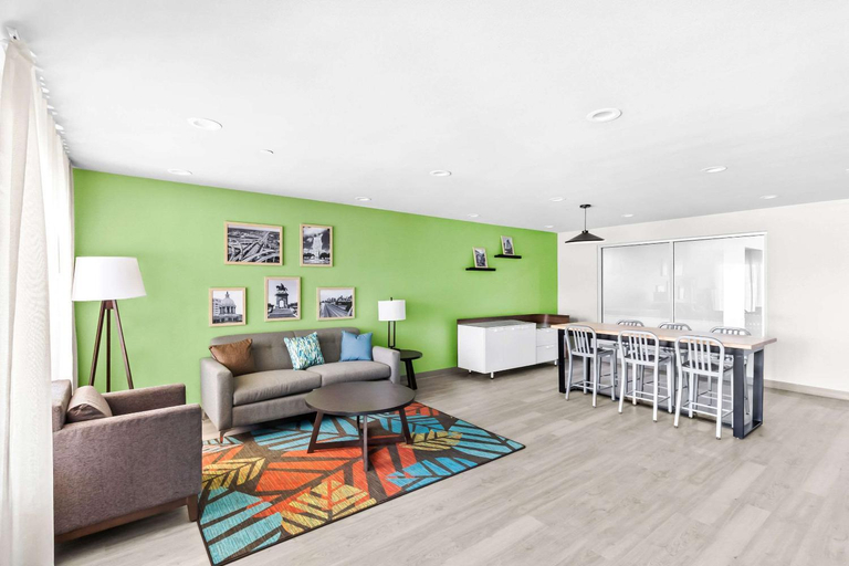 Public Area 2, Woodspring Suites South Houston Hobby, Houston