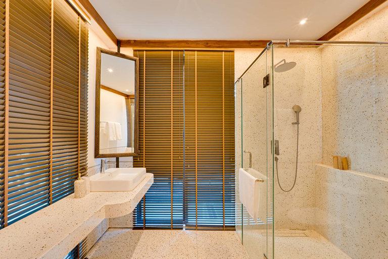 Bathroom 4, Luxury Villa Kesatu in Canggu, Badung