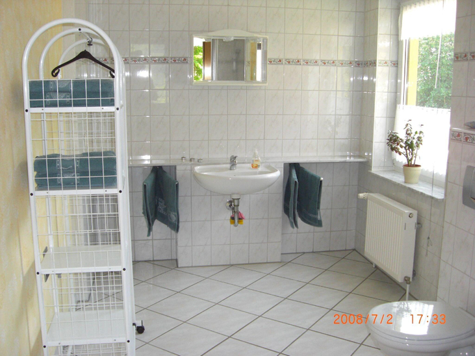 Bathroom, Ferienwohnung mit Garten in Zweedorf, Rostock