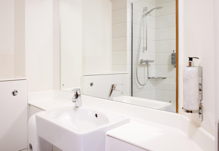 Bathroom 4, The Quays by Greene King Inns, Northamptonshire