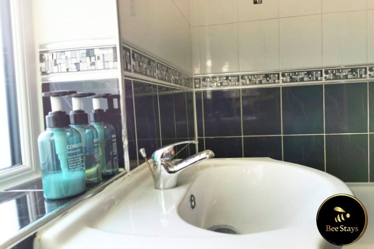 Bathroom 3, Bee Stays - Ambleside House, Warrington