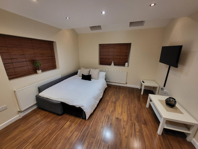 Others 4, Great Apartment Next To Tooting Bec Tube Station, London