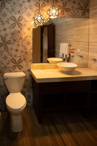 Bathroom 5, Evergreen Lodge, Pococí