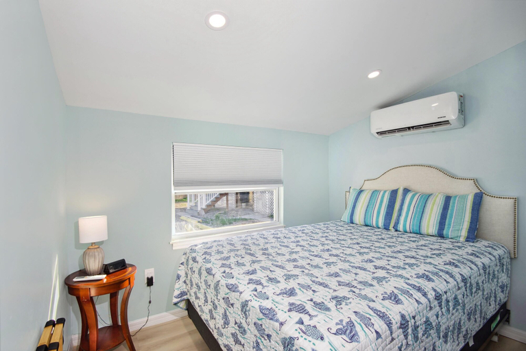 Bedroom 3, Island Paradise Cottage, Lee