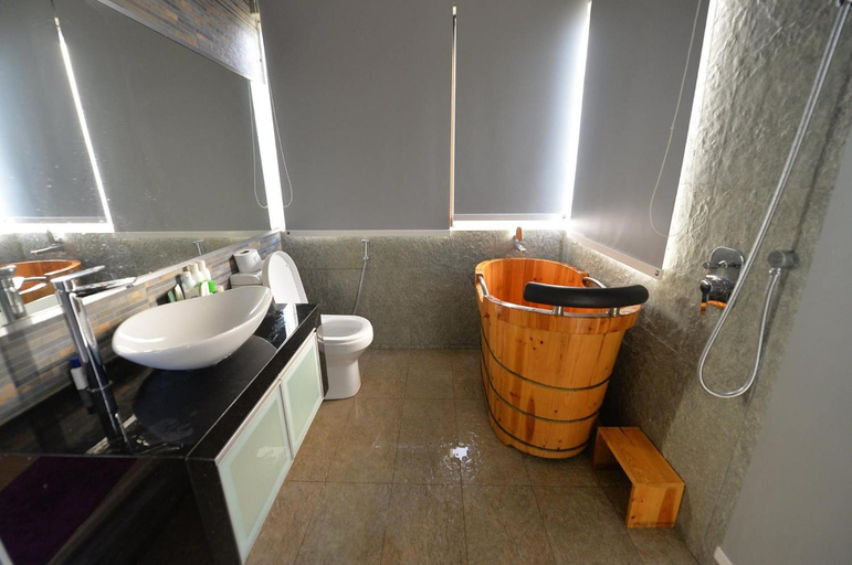 Bathroom 3, Yussy X Harvest 29, Johor Bahru