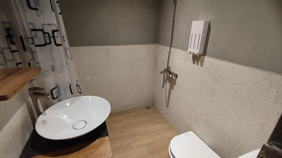 Bathroom 4, Old Place Hostel, Kaohsiung