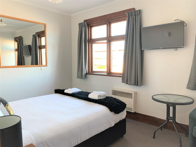 Others 2, Ranfurly Hotel, Central Otago