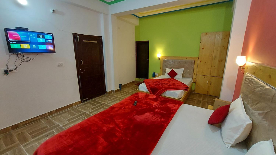 Others 2, Hotel Hill Paradize couples & family Friendly,on the Kempty fall highway#balcony & terrace hill view, Dehradun