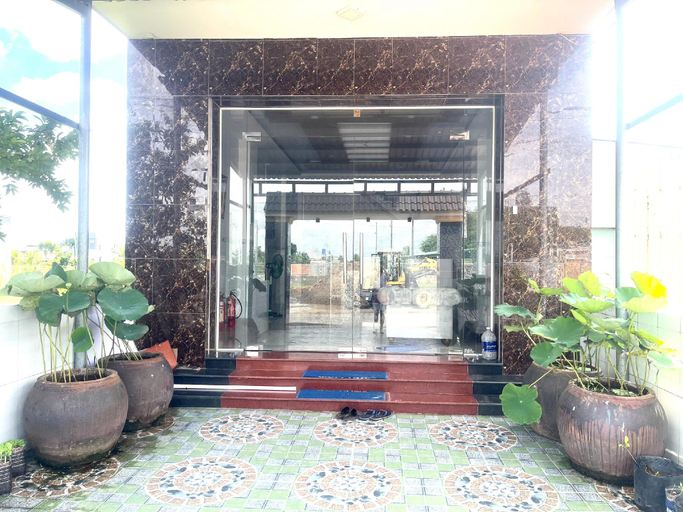 Others 2, Hotel Hala, Cần Đước