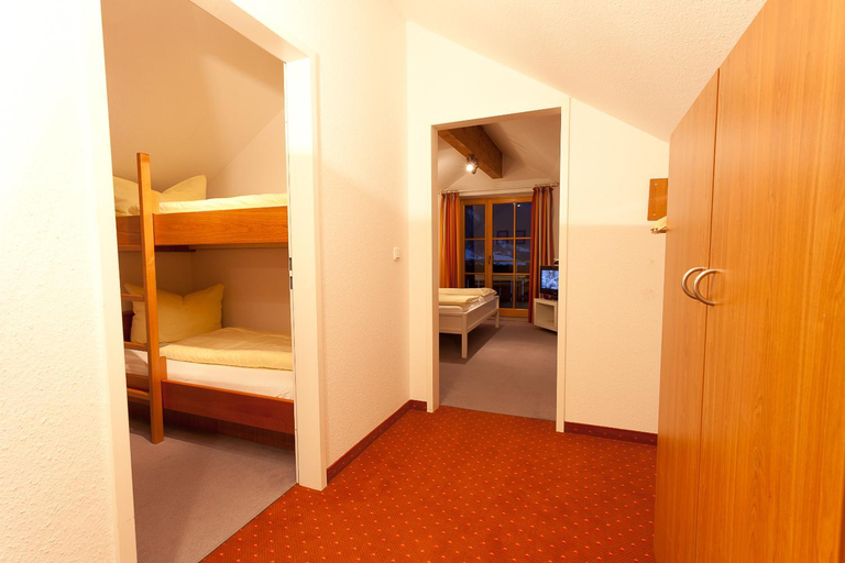 Bedroom 3, Familien- und Wellnesshotel "Viktoria", Oberallgäu