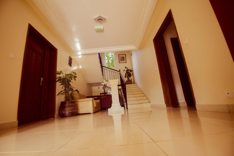 Public Area 2, Residence Massou Bastos Golf, Mfoundi
