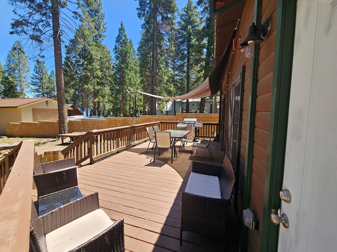 Others 4, Lakefront Cabin in Prattville, Plumas