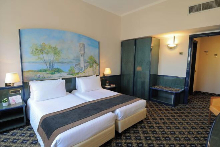 Bedroom 28