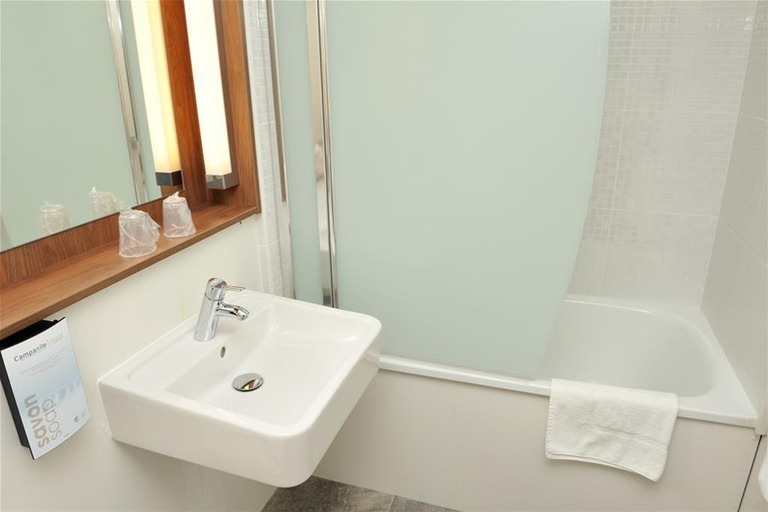 Bathroom 4, Kyriad VILLENEUVE SAINT GEORGES, Val-de-Marne