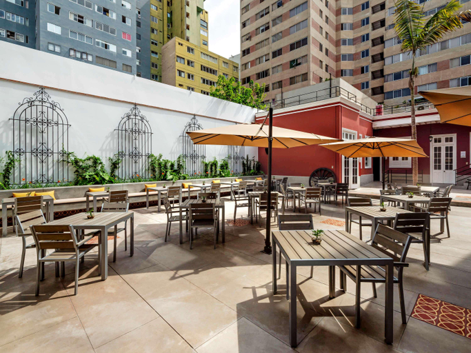 Food & Drinks