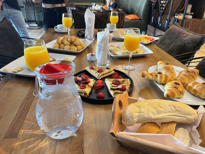 Food & Drinks 5, Suites Kozi, Sarandës