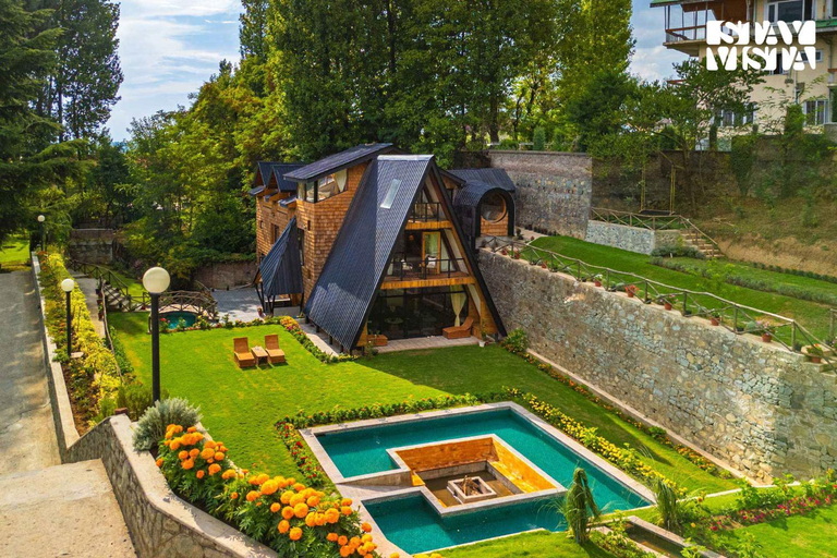 Exterior & Views 1, StayVista at Alpha and Peek a boo with Lawn, BBQ, Aframe and Bonfire, Srinagar