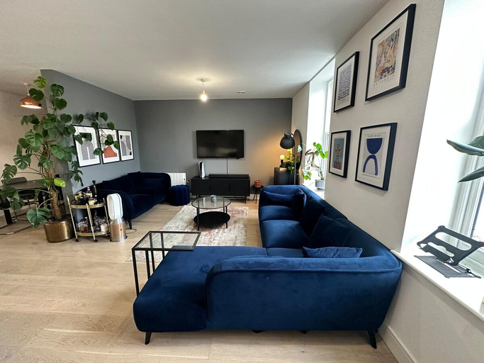 Others 4, West London Luxury Oasis, Ealing Broadway!, London