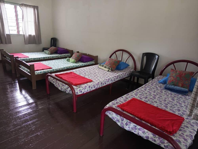 Bedroom 2, Mulu Village, Marudi