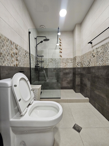 Bathroom 5, 7 Tskneti Hwy, Tbilisi