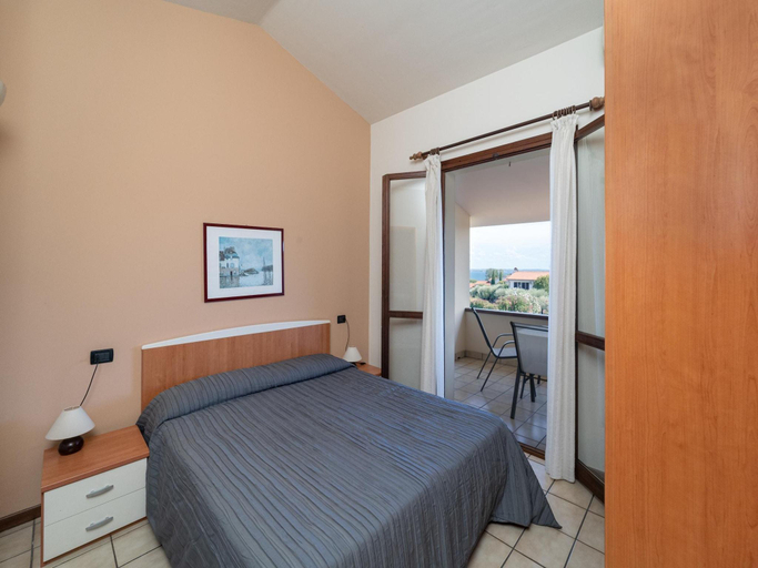 Bedroom 3, Residence Primera, Moniga del Garda, Brescia
